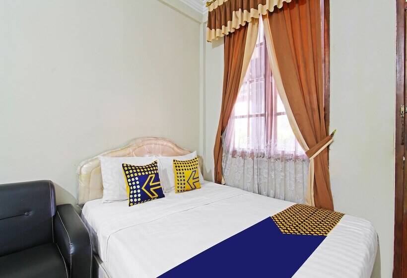 Spot On 91563 Hotel Meilias