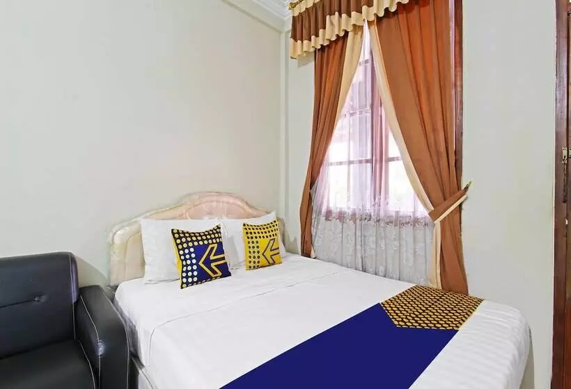 Spot On 91563 Hotel Meilias