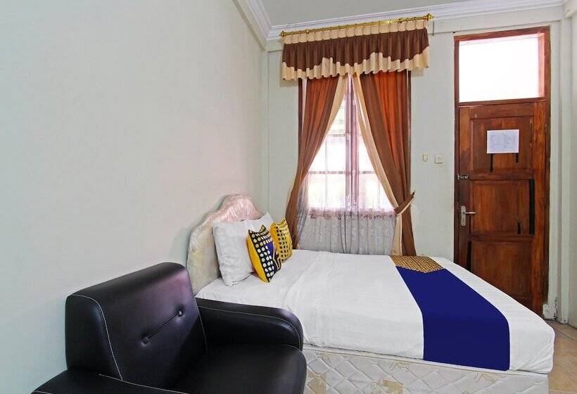 Spot On 91563 Hotel Meilias