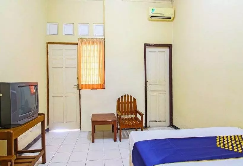 Spot On 91563 Hotel Meilias