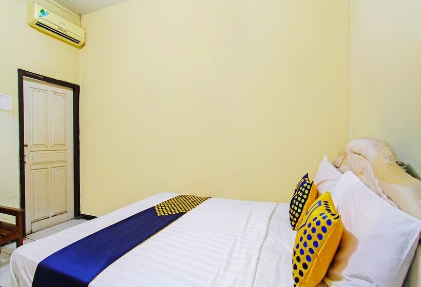 Spot On 91563 Hotel Meilias