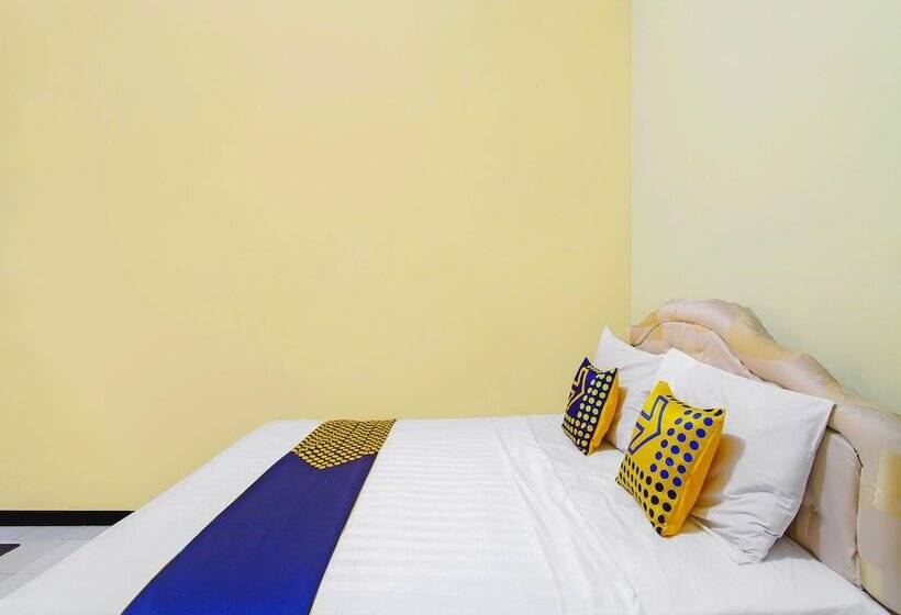 Spot On 91563 Hotel Meilias