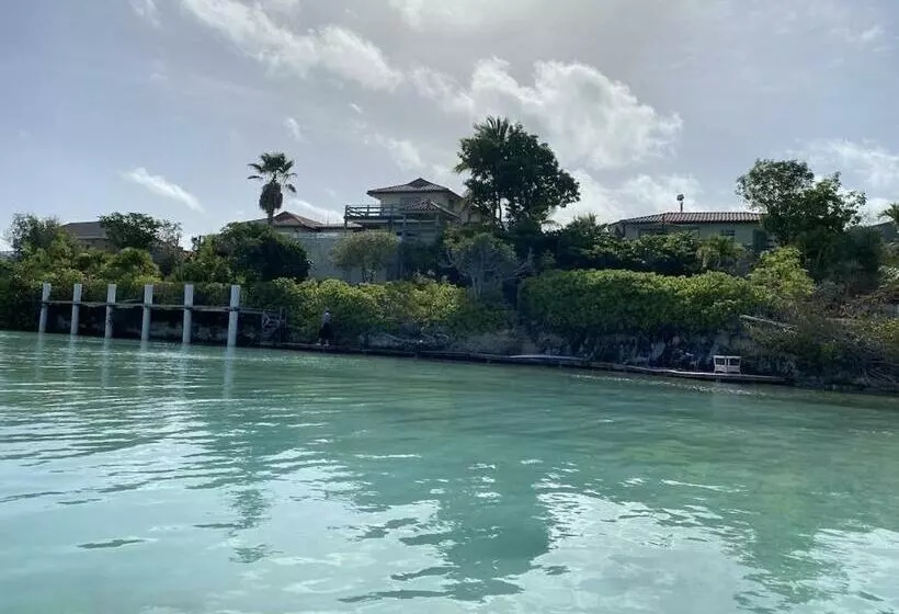 Waterfront Home In The Providenciales