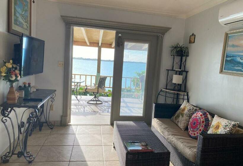 Waterfront Home In The Providenciales