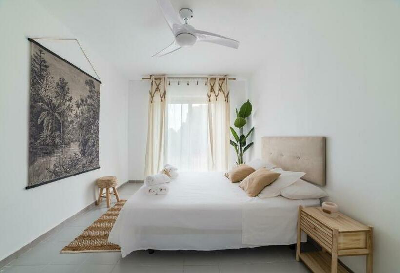 Chalet Con Piscina En Entorno Idílico