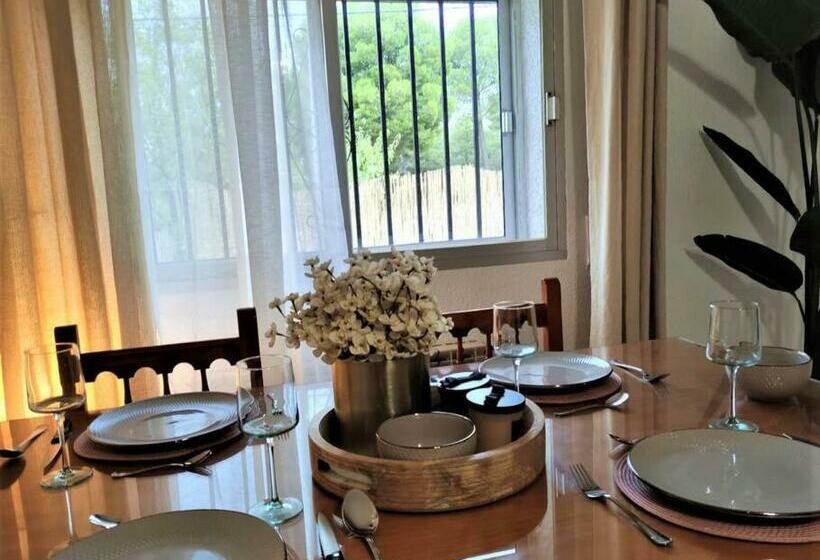 Chalet Con Piscina En Entorno Idílico