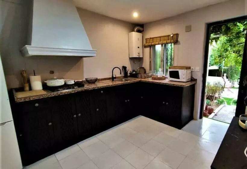 Chalet Con Piscina En Entorno Idílico