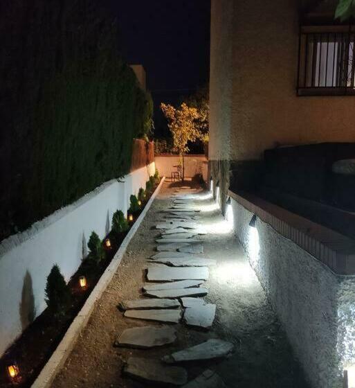 Chalet Con Piscina En Entorno Idílico