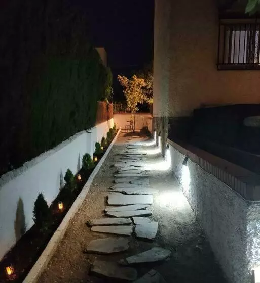 Chalet Con Piscina En Entorno Idílico