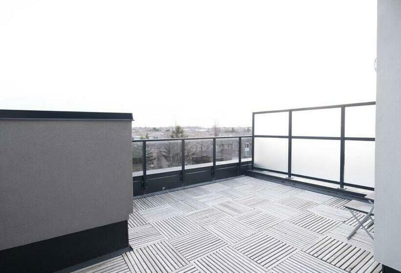 Elegant 2000 Sq Ft 3br Urban Town House 2 Parking