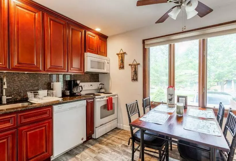 Redwood Retreat In Windham   Pickleball! Tennis!