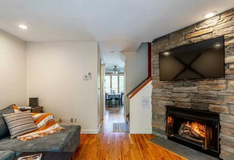 Redwood Retreat In Windham   Pickleball! Tennis!