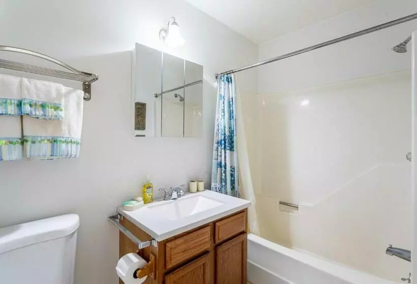 Redwood Retreat In Windham   Pickleball! Tennis!