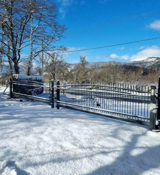 Refugio Piren, Corralco, Hot Tub Y Nieve