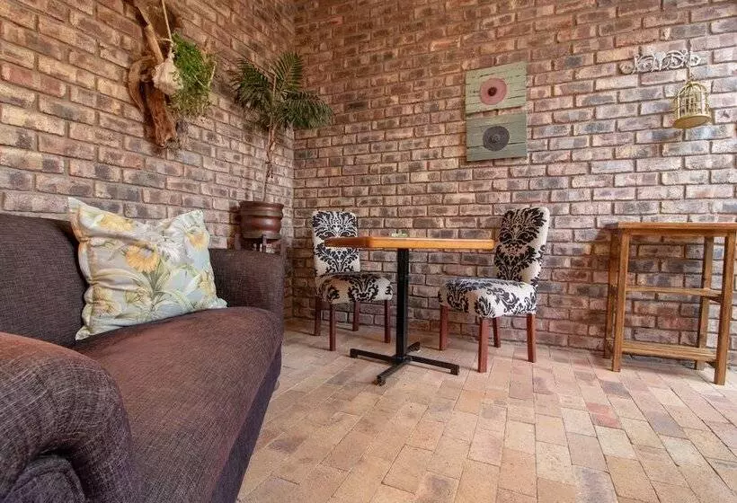 تختخواب و صبحانه Earthbound Guest House