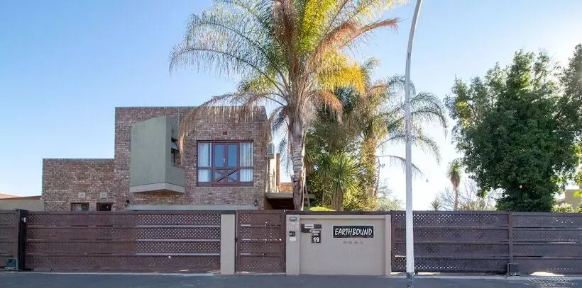 تختخواب و صبحانه Earthbound Guest House