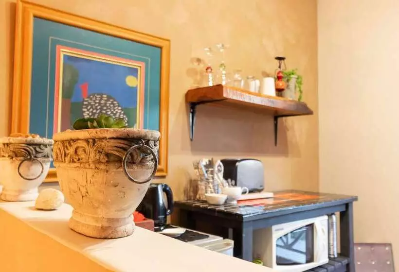 تختخواب و صبحانه Earthbound Guest House