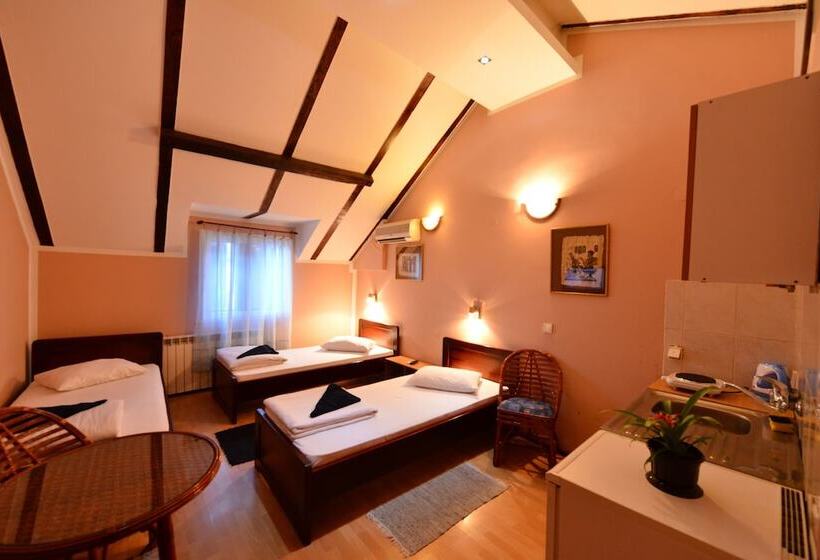 هتل Apartments & Accommodation Stojic