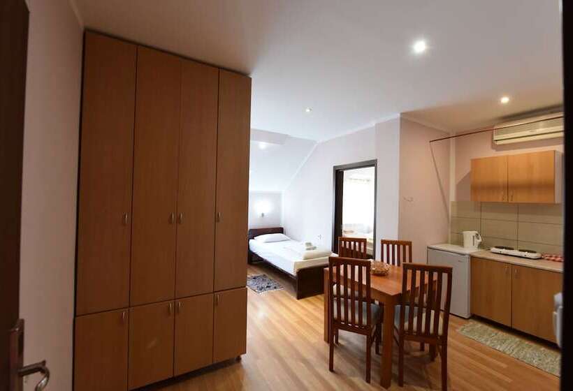 هتل Apartments & Accommodation Stojic
