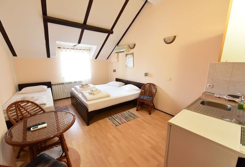 هتل Apartments & Accommodation Stojic