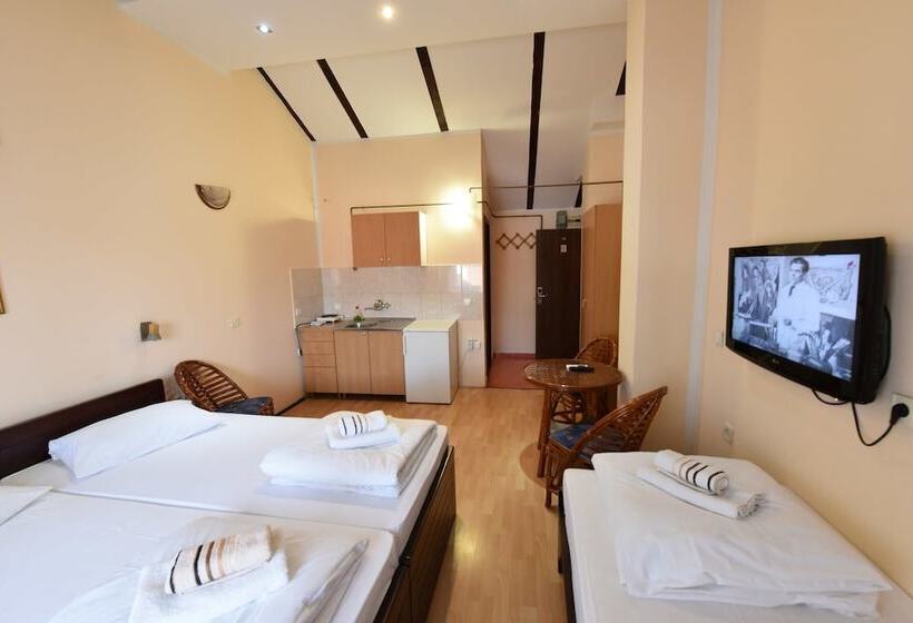 هتل Apartments & Accommodation Stojic