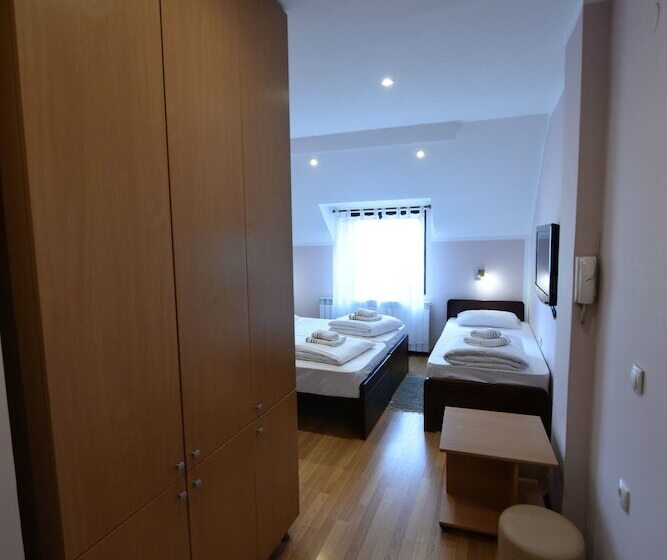 هتل Apartments & Accommodation Stojic