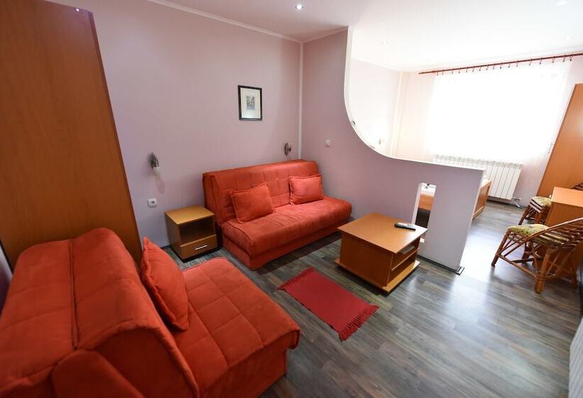 هتل Apartments & Accommodation Stojic