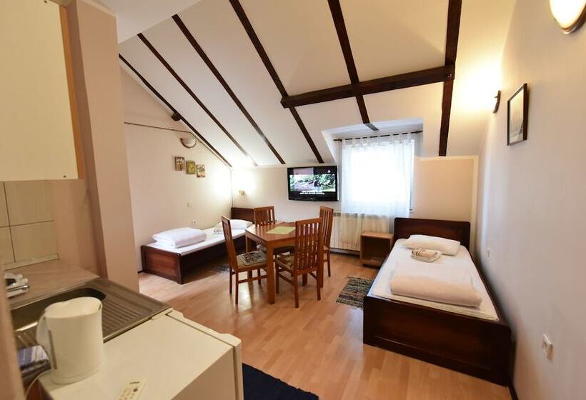 هتل Apartments & Accommodation Stojic