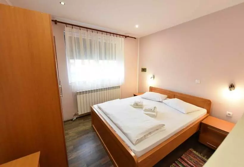 هتل Apartments & Accommodation Stojic