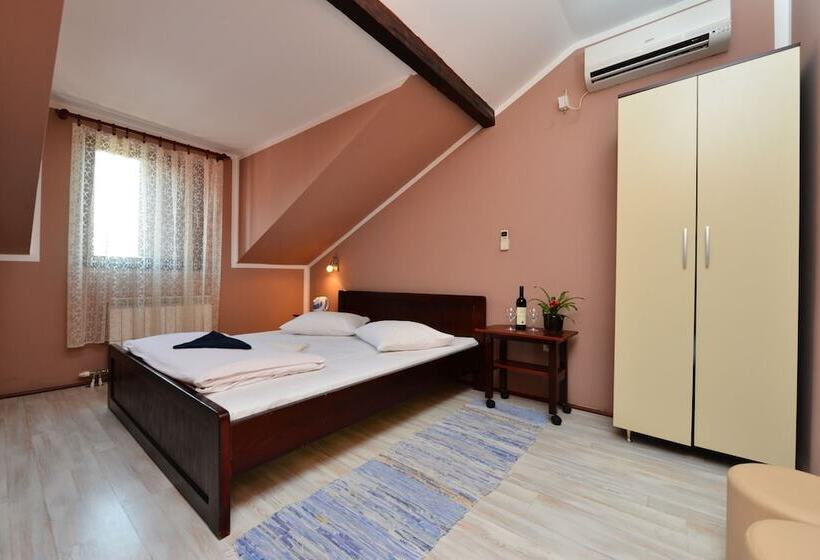 هتل Apartments & Accommodation Stojic