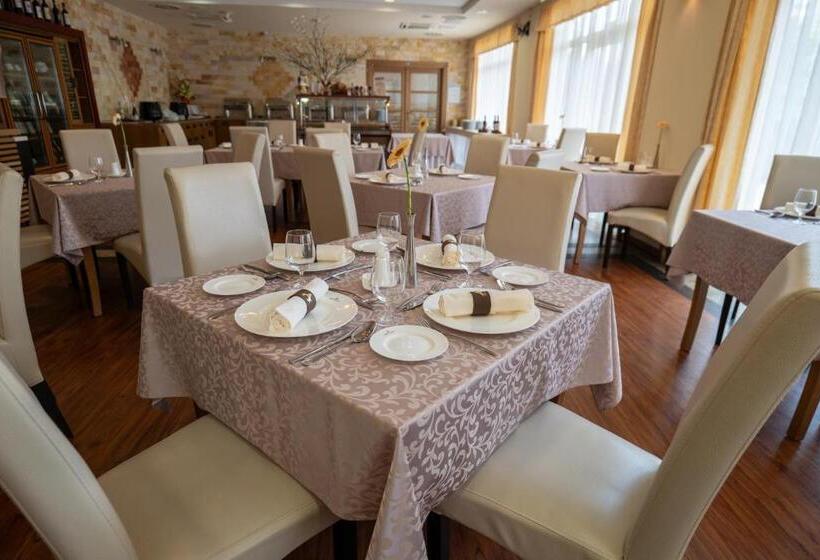 בית מלון כפרי Atlantis Wellness & Conference