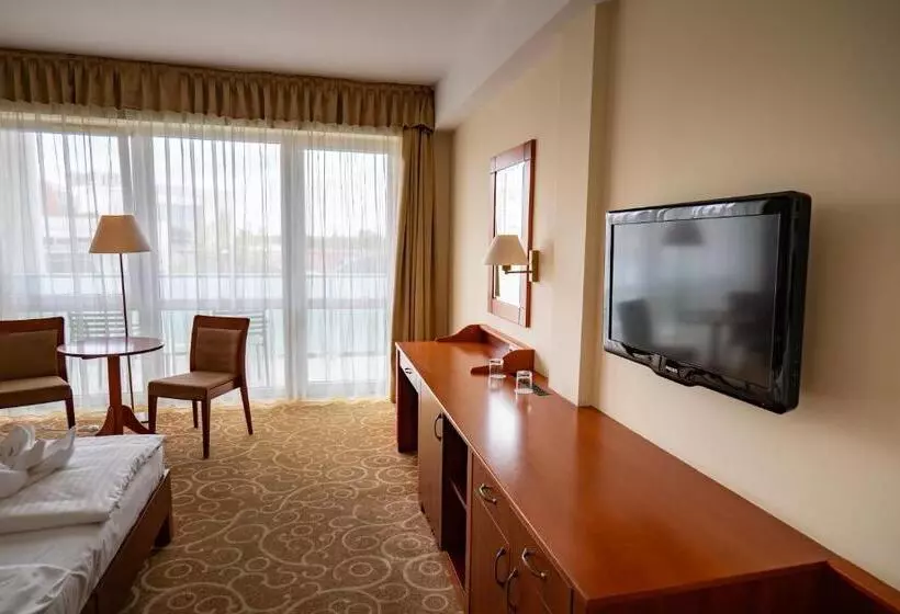 هتل Atlantis Wellness & Conference