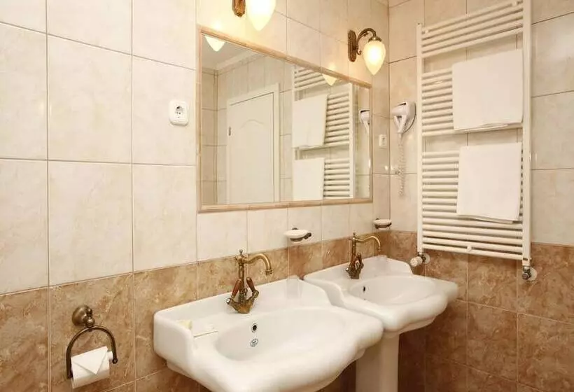 Отель Bodrogi Kúria Wellness