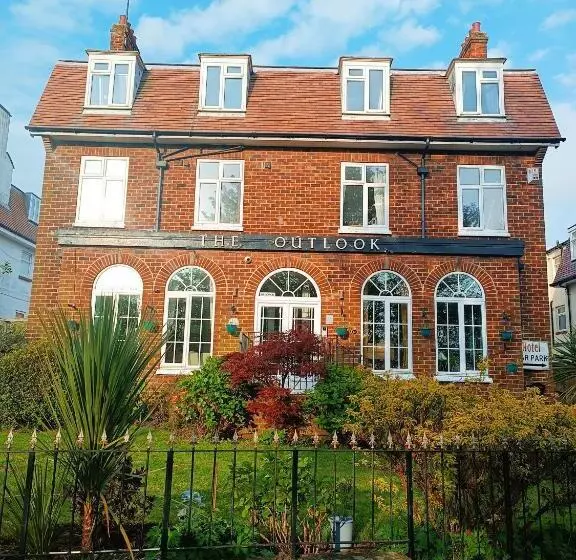 Отель The Outlook Scarborough
