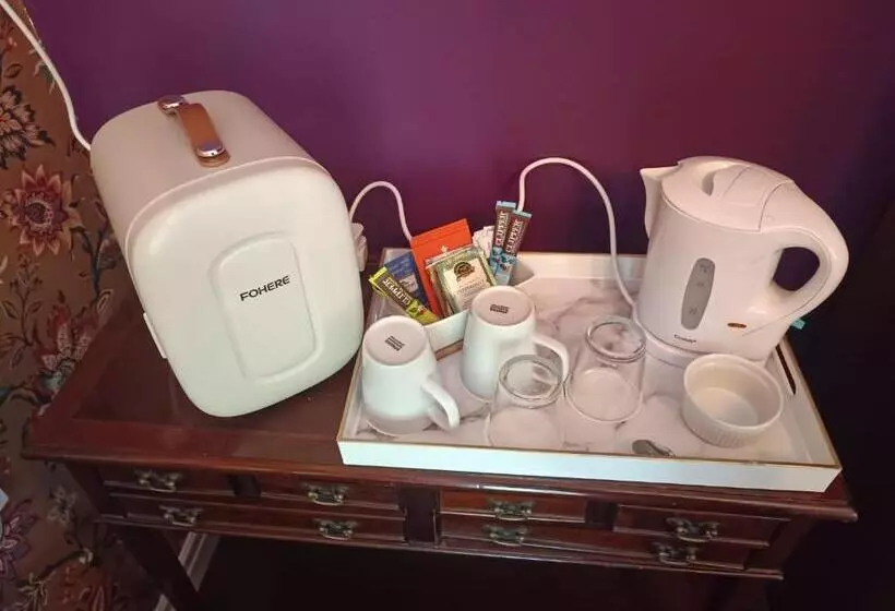 Отель The Outlook Scarborough