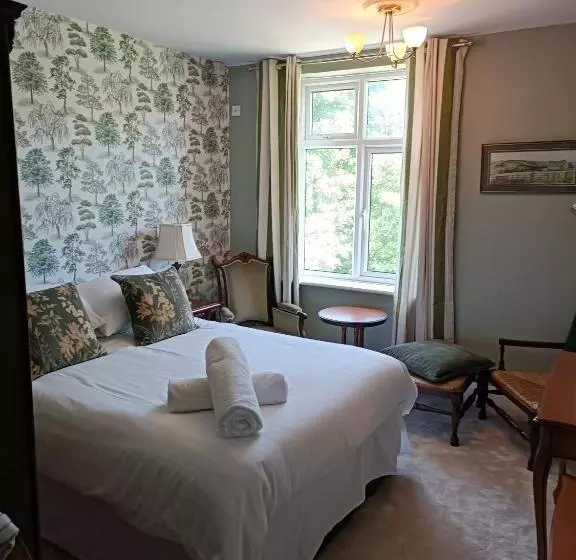 Отель The Outlook Scarborough