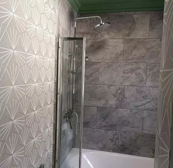 Отель The Outlook Scarborough