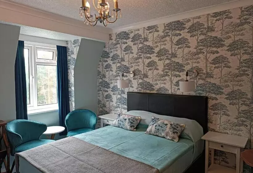 Отель The Outlook Scarborough