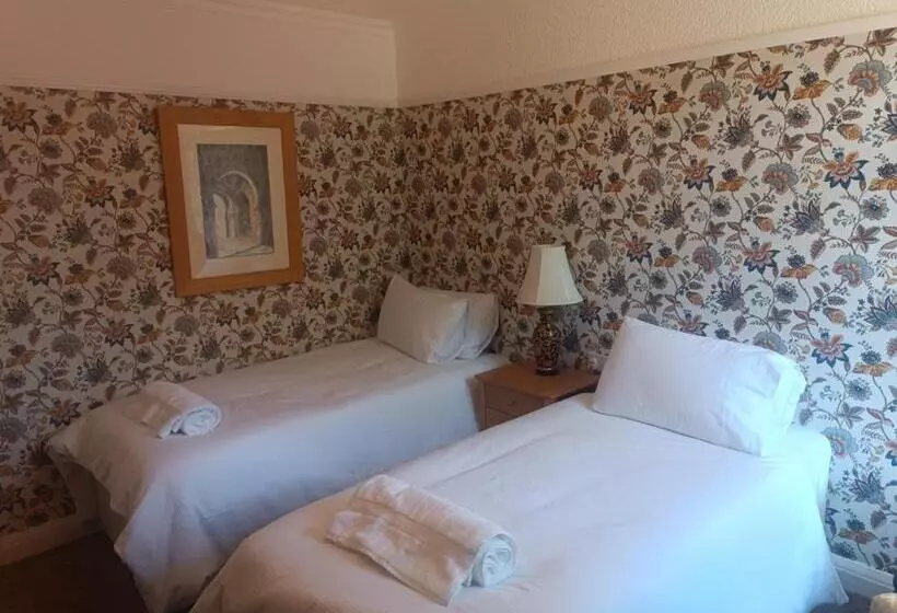 Отель The Outlook Scarborough