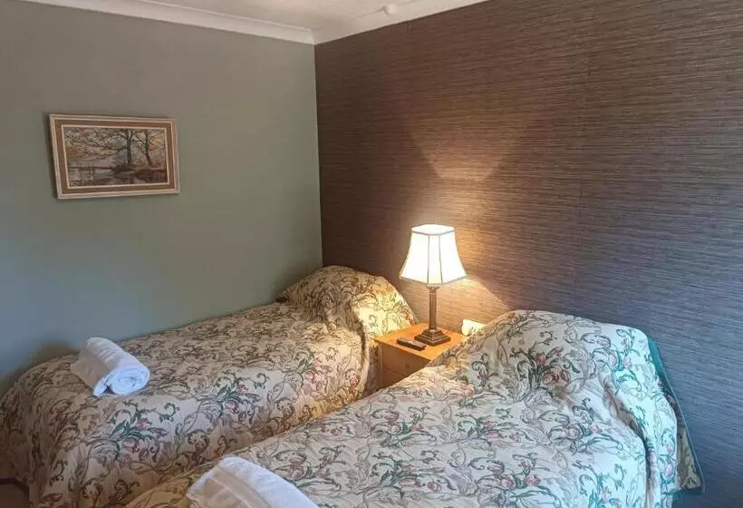 Отель The Outlook Scarborough