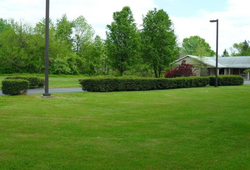 בית מלון כפרי Red Carpet Inn Brooklawn