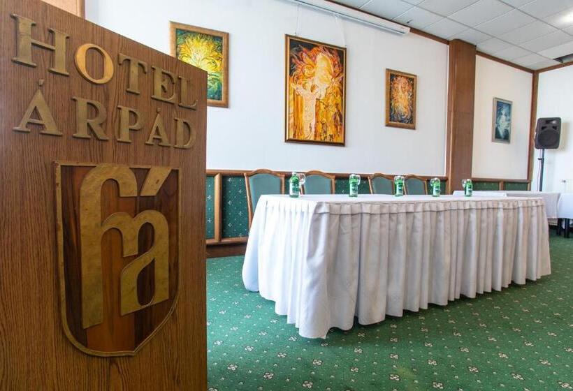 בית מלון כפרי Árpád