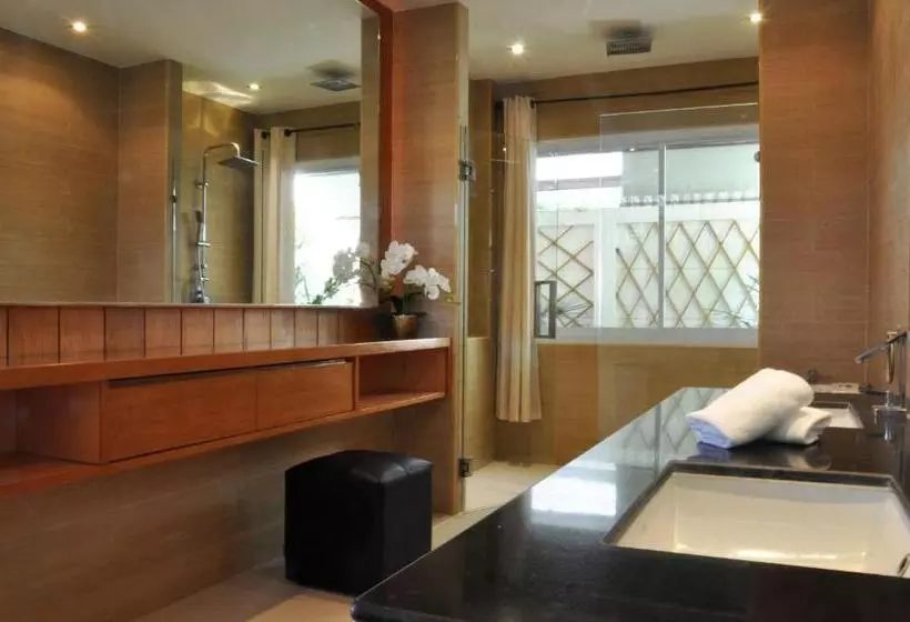 هتل Samui Boat Lagoon