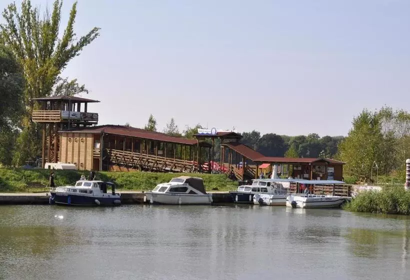 فندق Sv. Ludmila