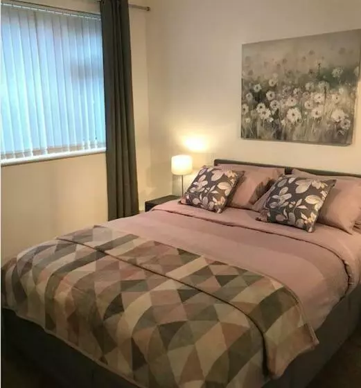 Central Beautiful Renovated Flat Incl Parking