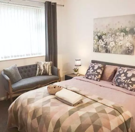 Central Beautiful Renovated Flat Incl Parking