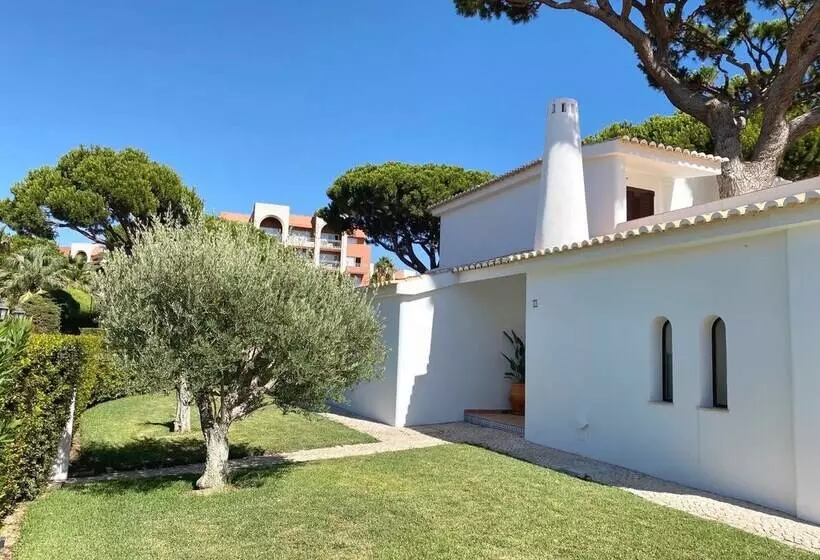 Charming 3 Bed Villa With Pool In Olhos De Agua