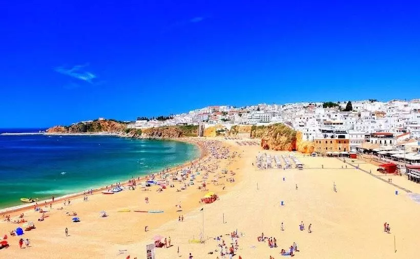 Charming 3 Bed Villa With Pool In Olhos De Agua