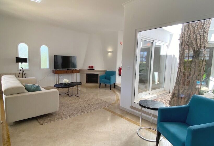 Charming 3 Bed Villa With Pool In Olhos De Agua