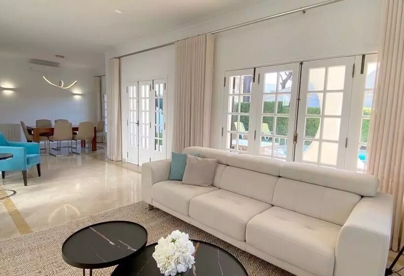 Charming 3 Bed Villa With Pool In Olhos De Agua